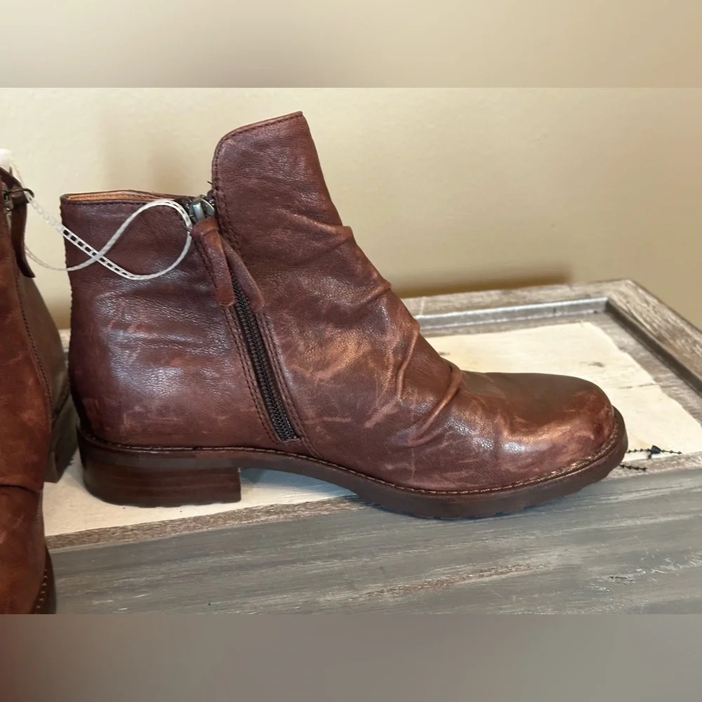 NWOT Sofft Brown Leather‎ Ankle Boots - Size 6.5